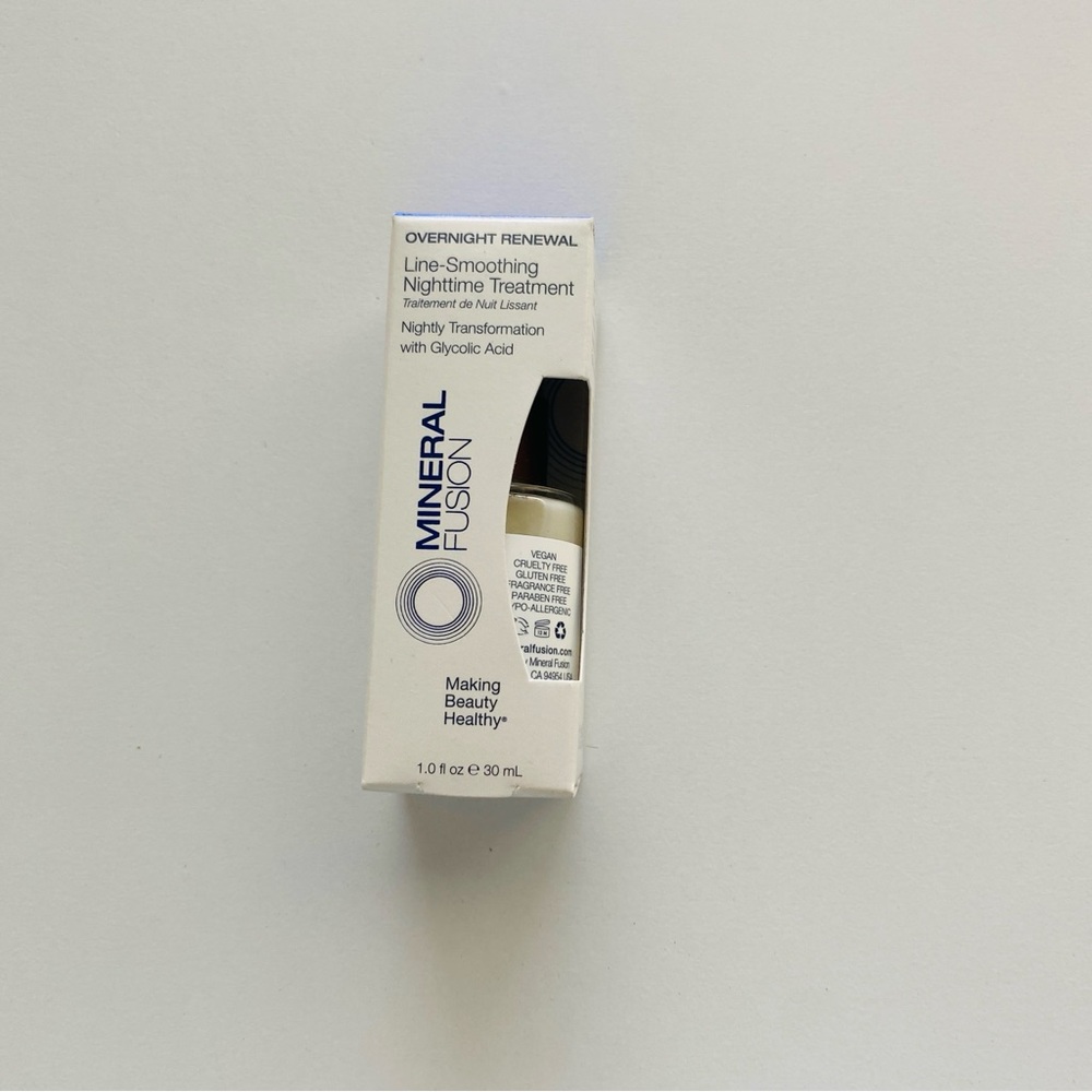 Mineral fusion overnight renewal line smoothing nighttime treatment